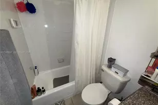 18017 NW 68th Ave, Hialeah, FL 33015 - Photo 23