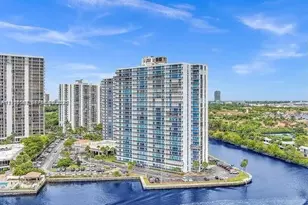 20515 E Country Club Dr, Aventura, FL 33180 - Photo 3