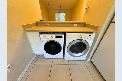 3942 SW 48th Ave, Pembroke Park, FL 33023 - Photo 9