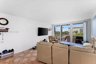 8045 NW 7th St, Miami, FL 33126 - Photo 7