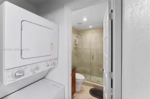 8045 NW 7th St, Miami, FL 33126 - Photo 11