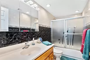 5401 Collins Ave, Miami Beach, FL 33140 - Photo 21