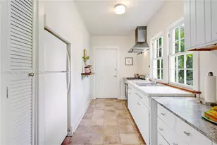 668 NE 70th St, Miami, FL 33138 - Photo 17