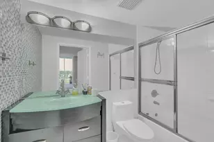 5077 NW 7th St, Miami, FL 33126 - Photo 15
