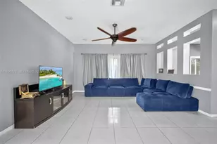 11211 Lakeview Dr, Coral Springs, FL 33071 - Photo 5