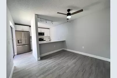 2001 20th Way #2001, West Palm Beach, FL 33407 - Photo 5