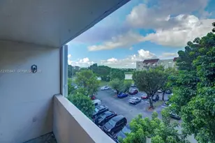 870 NW 87th Ave, Miami, FL 33172 - Photo 13