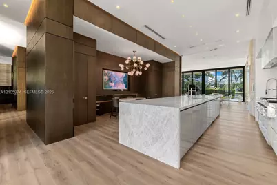4395 Pine Tree Dr, Miami Beach, FL 33140 - Photo 9