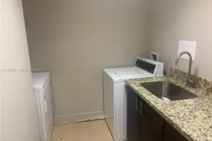 1420 Brickell Bay Dr, Miami, FL 33131 - Photo 11