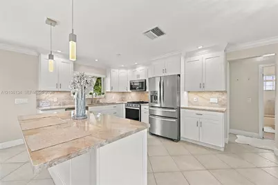 11360 NW 46th Pl, Sunrise, FL 33323 - Photo 9