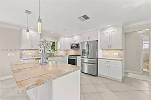 11360 NW 46th Pl, Sunrise, FL 33323 - Photo 9