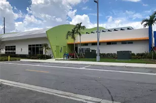 110 SE 7th St, Hallandale Beach, FL 33009 - Photo 17