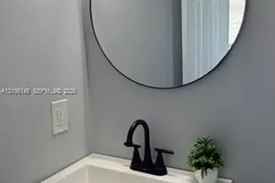 110 SE 7th St, Hallandale Beach, FL 33009 - Photo 15