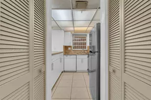 8887 Fontainebleau Blvd, Miami, FL 33172 - Photo 19