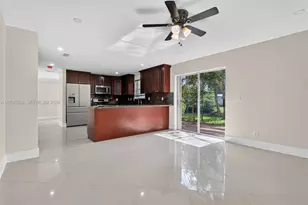 10760 SW 11th Dr, Davie, FL 33324 - Photo 17