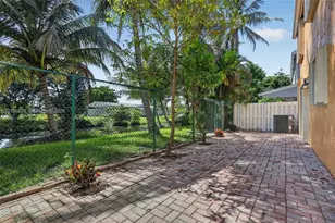 10760 SW 11th Dr, Davie, FL 33324 - Photo 37