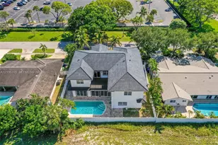 2319 NE 35th Dr, Fort Lauderdale, FL 33308 - Photo 3