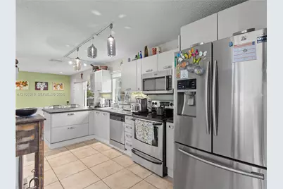 9921 NW 51st Ln, Doral, FL 33178 - Photo 17