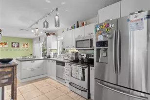 9921 NW 51st Ln, Doral, FL 33178 - Photo 17