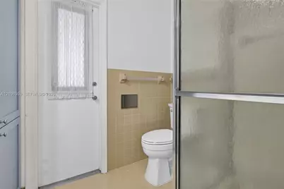 10541 Taft St, Pembroke Pines, FL 33026 - Photo 29