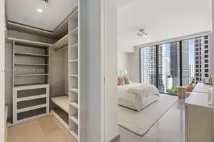 68 SE 6th St, Miami, FL 33131 - Photo 9