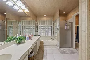 1725 Lakeshore Cir, Weston, FL 33326 - Photo 47