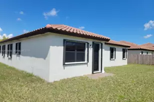 2562 SE 2nd St, Homestead, FL 33033 - Photo 3