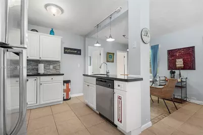 2033 NE 33rd Ave #2, Fort Lauderdale, FL 33305 - Photo 5