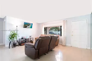 2800 NW 94th St, Miami, FL 33147 - Photo 9