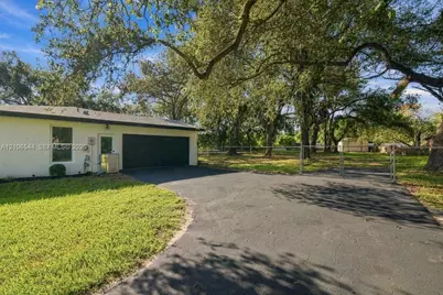 15700 SW 264th St, Homestead, FL 33031 - Photo 5