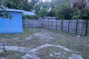 421 NW 77th St, Miami, FL 33150 - Photo 11