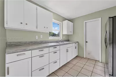15380 NE 14th Ave, North Miami Beach, FL 33162 - Photo 13