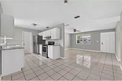 15380 NE 14th Ave, North Miami Beach, FL 33162 - Photo 11