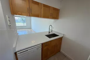 9954 Twin Lakes Dr, Coral Springs, FL 33071 - Photo 3