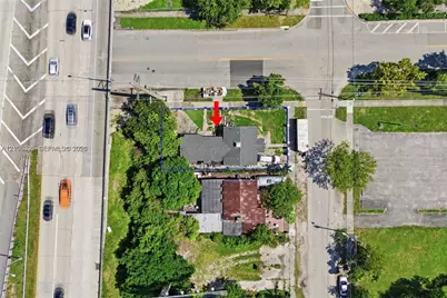 301 NW 37th St, Miami, FL 33127 - Photo 11