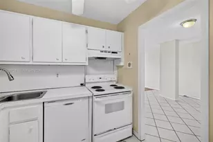 111 Golden Isles Dr, Hallandale Beach, FL 33009 - Photo 17