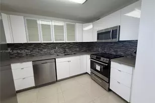 100 Bayview Dr, Sunny Isles Beach, FL 33160 - Photo 7