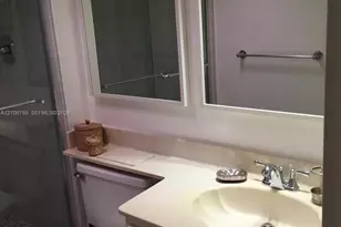 100 Bayview Dr, Sunny Isles Beach, FL 33160 - Photo 27