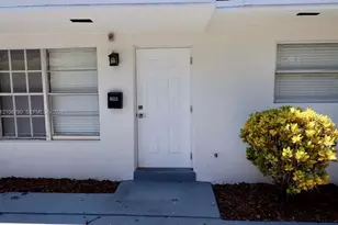 286 NW 39th St, Miami, FL 33127 - Photo 13