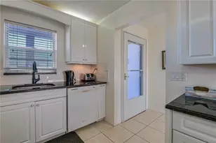 5860 NW 44th St, Lauderhill, FL 33319 - Photo 17