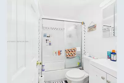 1142 W 42nd St #19, Hialeah, FL 33012 - Photo 11
