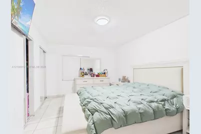 1142 W 42nd St #19, Hialeah, FL 33012 - Photo 13