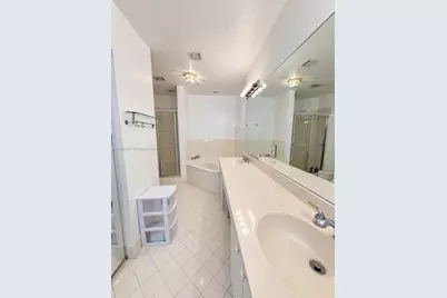 5747 NW 113th Ave, Doral, FL 33178 - Photo 15