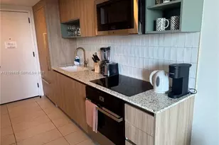 159 NE 6th St, Miami, FL 33131 - Photo 9
