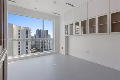 175 SW 7th St #1707, Miami, FL 33130 - Photo 9