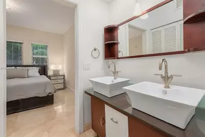 1040 10th St #402, Miami Beach, FL 33139 - Photo 15