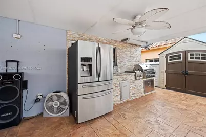 8765 NW 111th Ter, Hialeah Gardens, FL 33018 - Photo 17