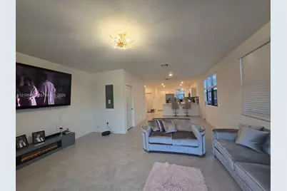 1424 NE 4th Ave, Florida City, FL 33034 - Photo 7