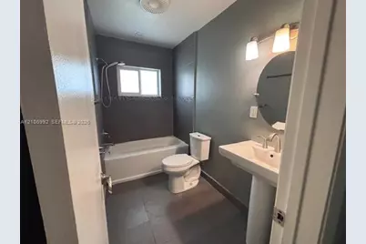 217 S 57th Ter, Hollywood, FL 33023 - Photo 9