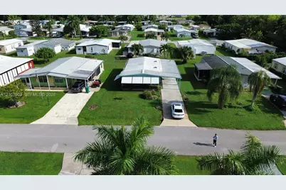 121 Sugar Loaf Ln, Naples, FL 34114 - Photo 7